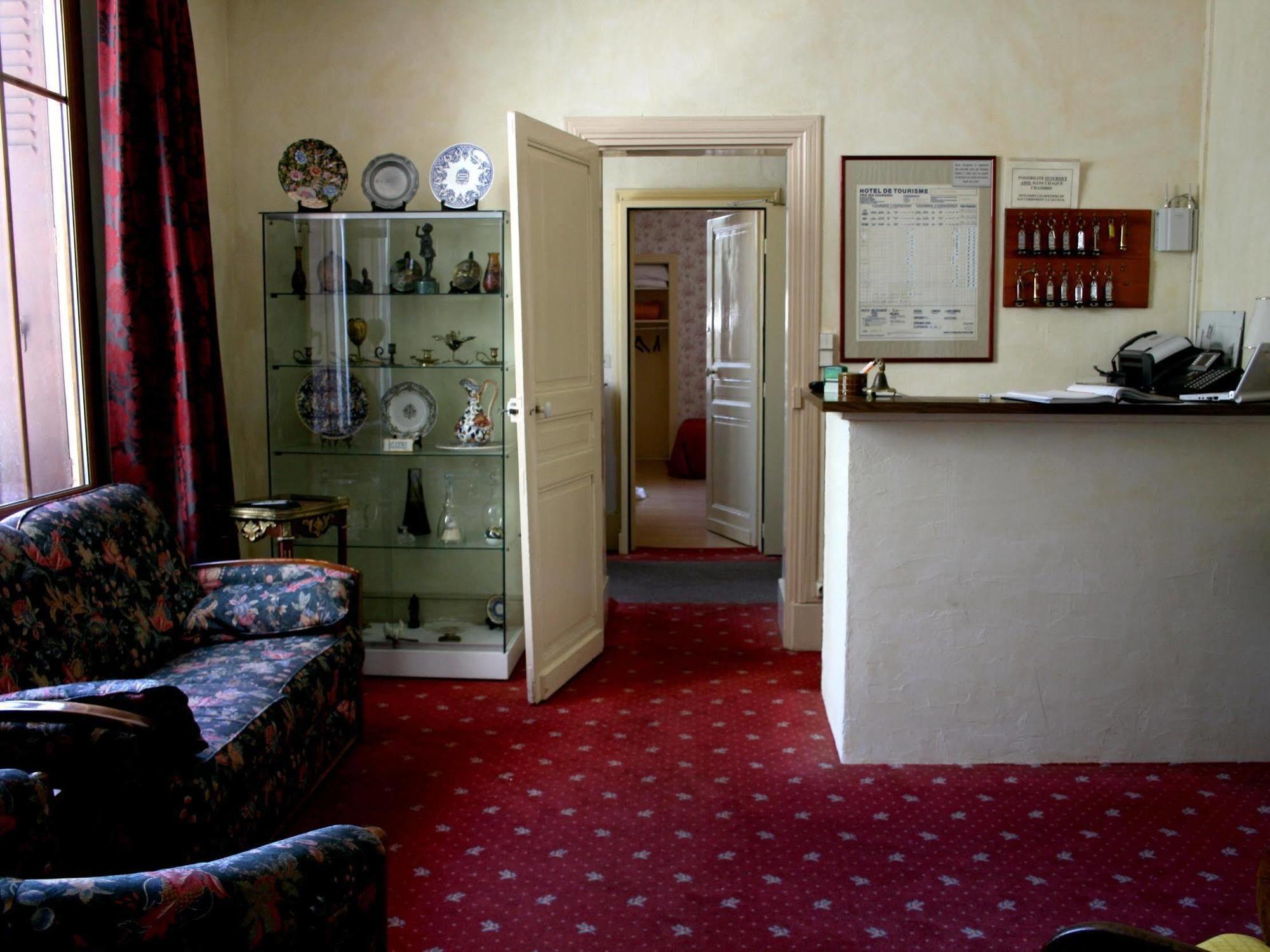 Auberge De La Fontaine Aubigny-sur-Nère Exteriör bild
